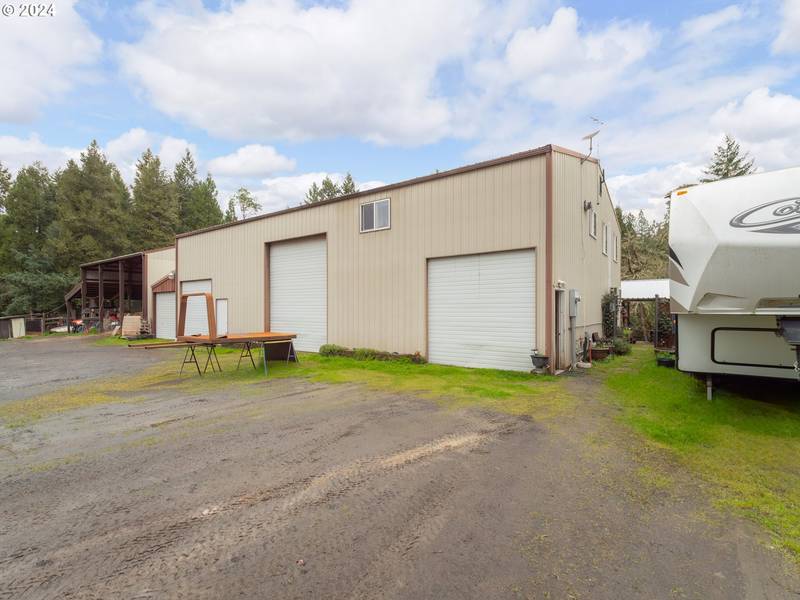 690 STRAWBERRY MOUNTAIN LN, Roseburg, OR 97470