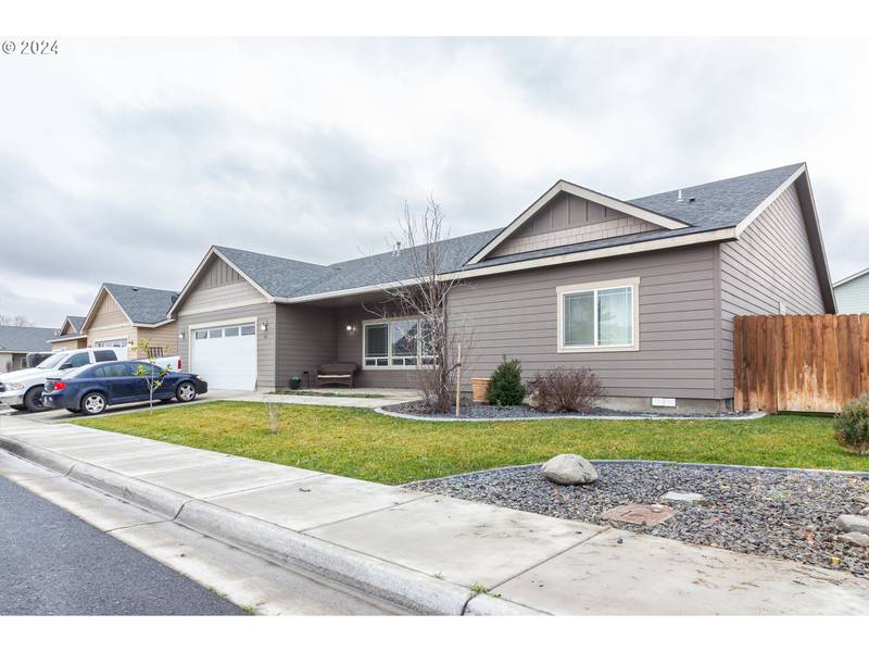 915 SW COYOTE DR, Hermiston, OR 97838