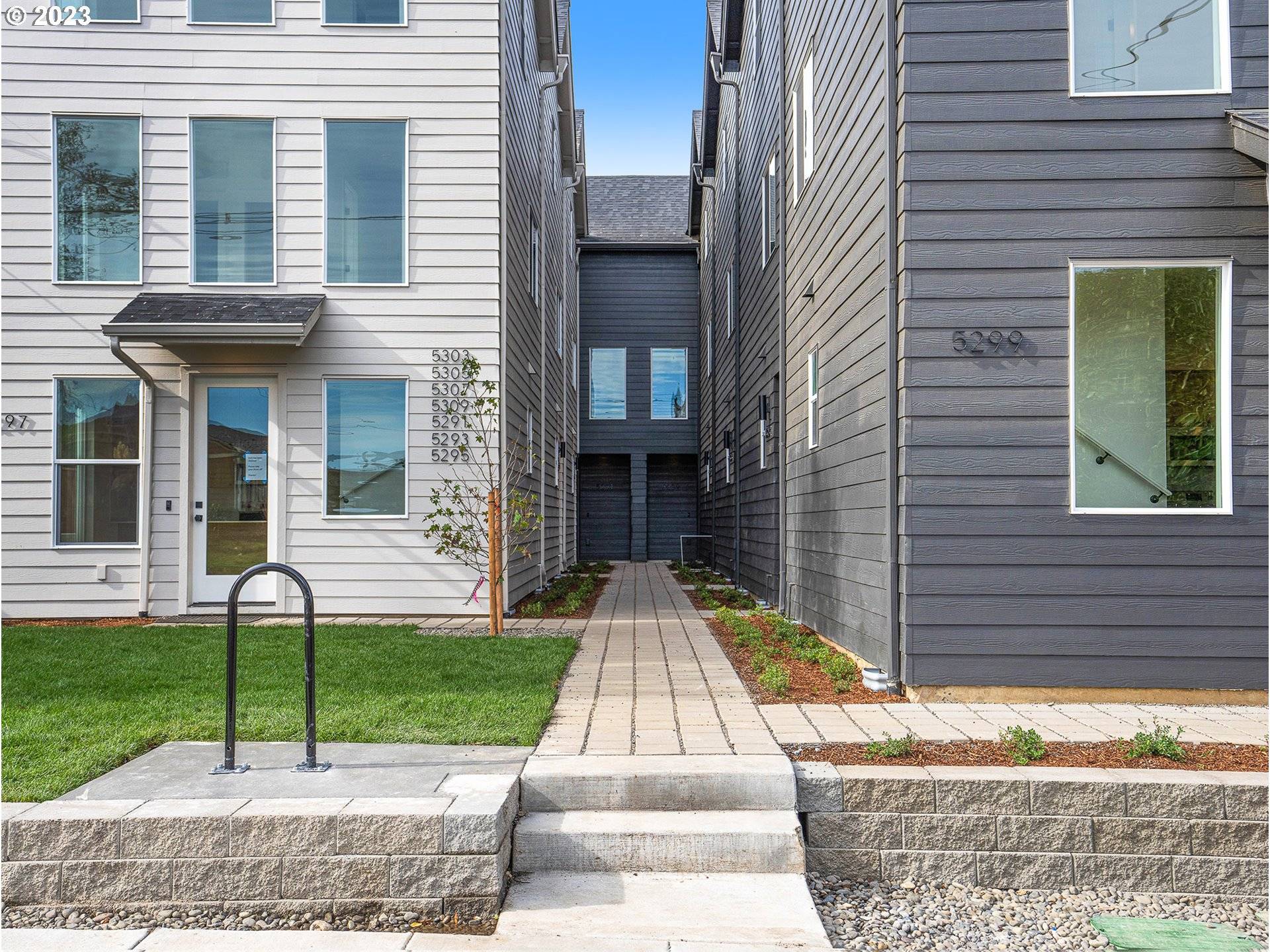 Portland, OR 97218,5297 NE 75th AVE #2