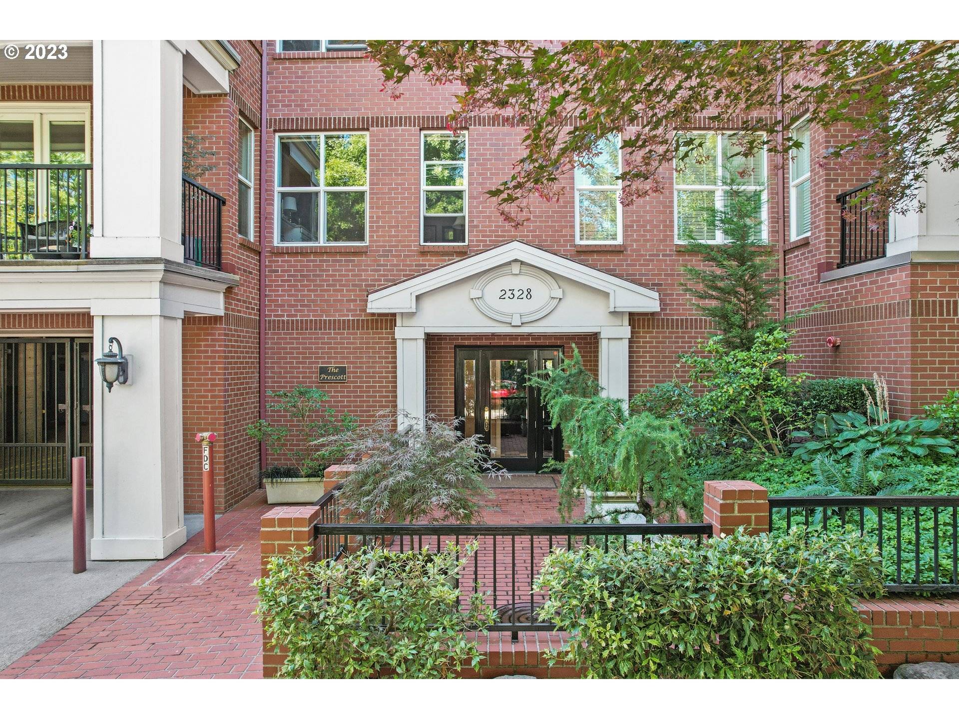2328 NW GLISAN ST #11, Portland, OR 97210