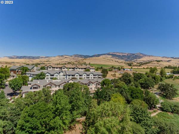971 GOLDEN ASPEN PL, Ashland, OR 97520