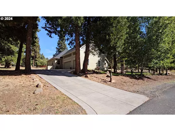 Klamath Falls, OR 97601,10421 KESTREL RD