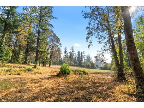 13560 GOODALL RD #4, Lake Oswego, OR 97034