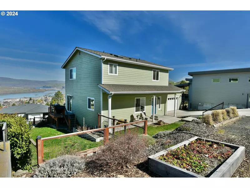 311 E SCENIC DR, The Dalles, OR 97058