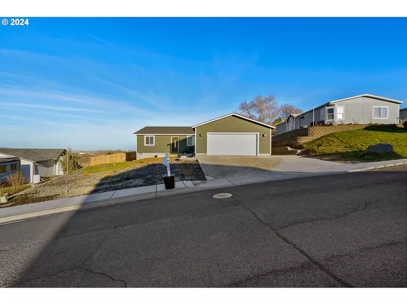 35 CLIFF ST, Umatilla, OR 97882