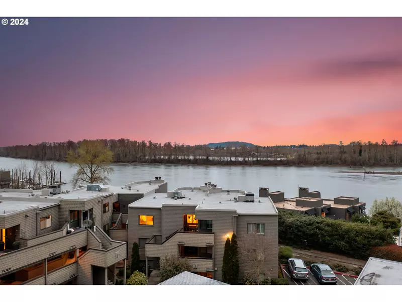 5630 S RIVERSIDE LN #21, Portland, OR 97239