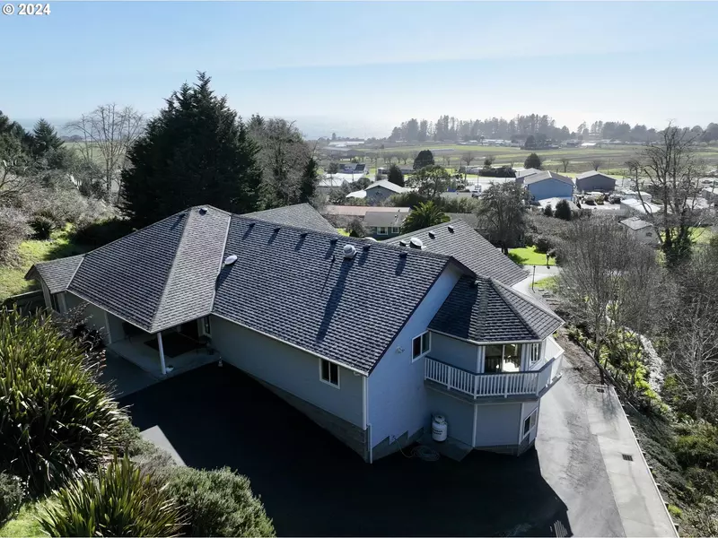 15709 PELICAN BAY DR, Brookings, OR 97415