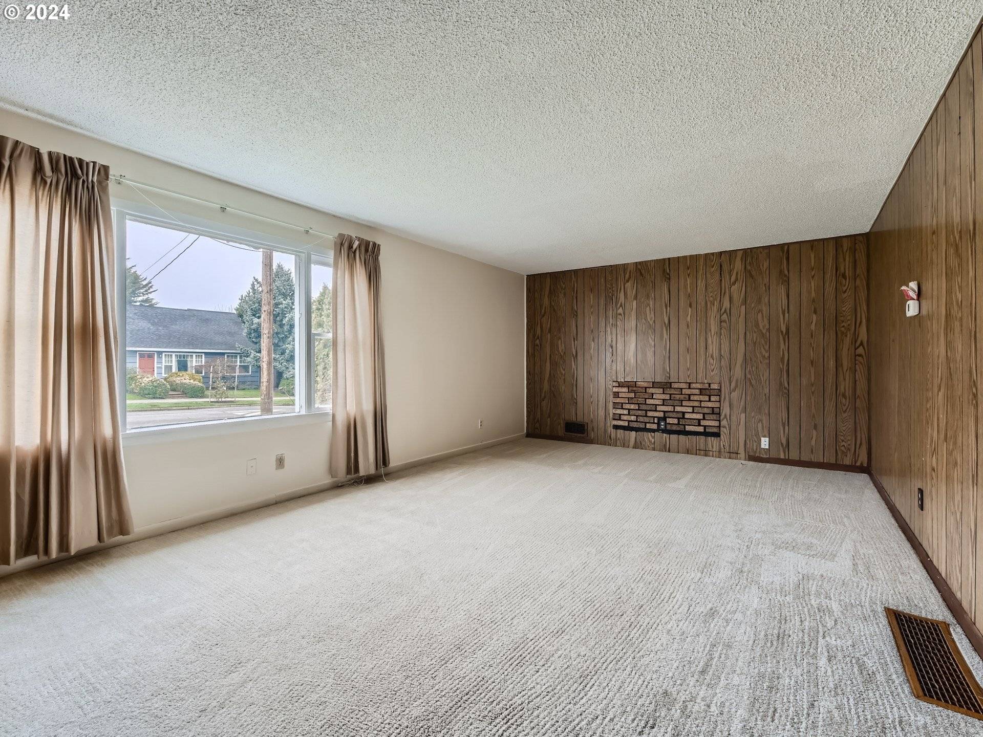 Portland, OR 97218,4426 NE 47TH AVE