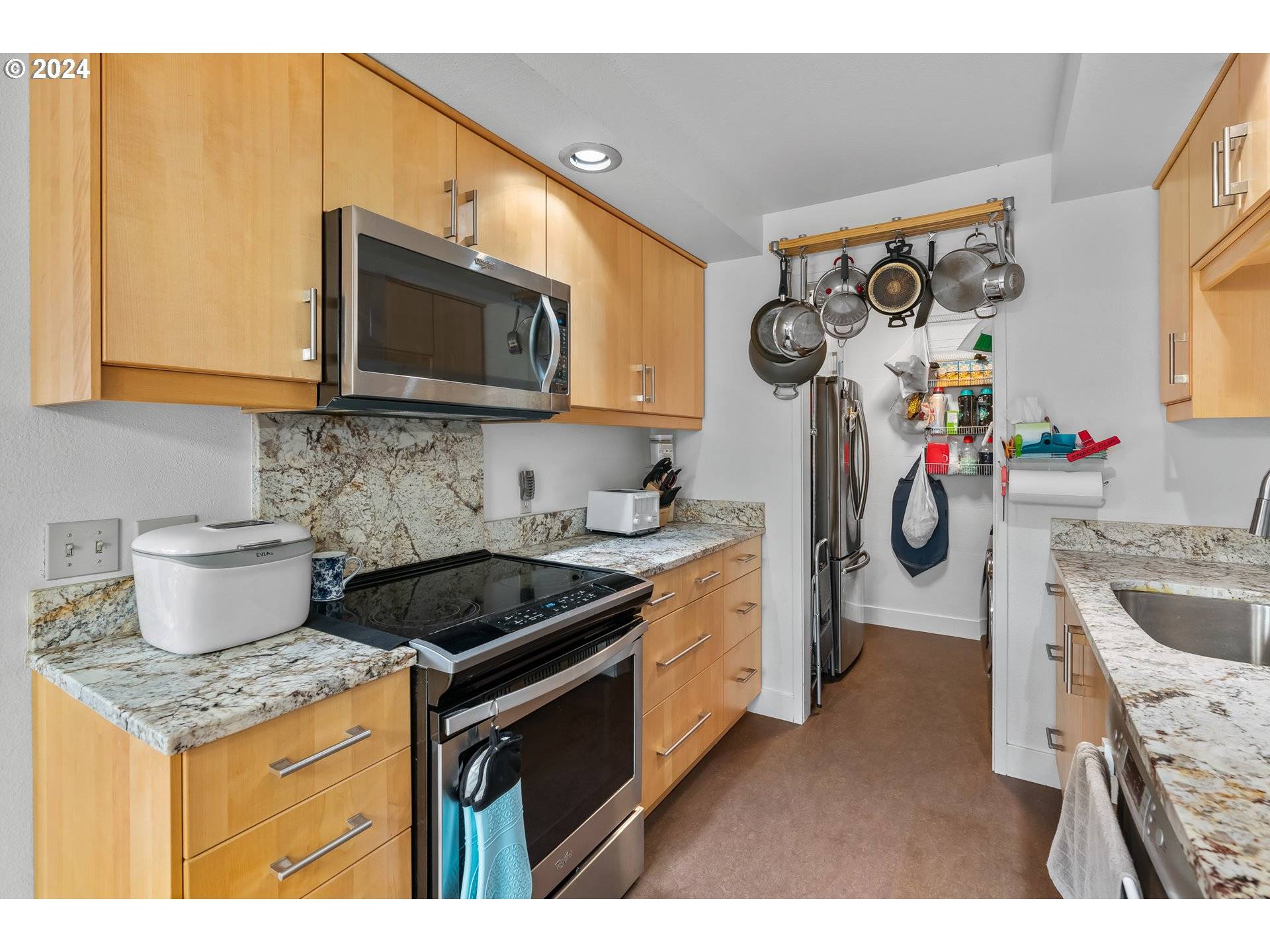 Lake Oswego, OR 97034,45 EAGLE CREST DR #207