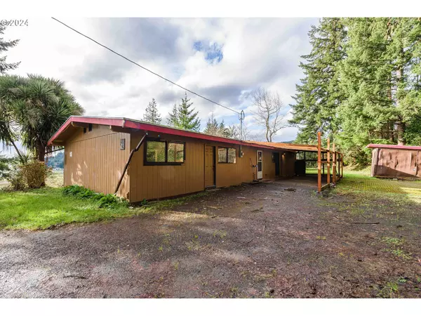 North Bend, OR 97459,94505 GOLF COURSE LN