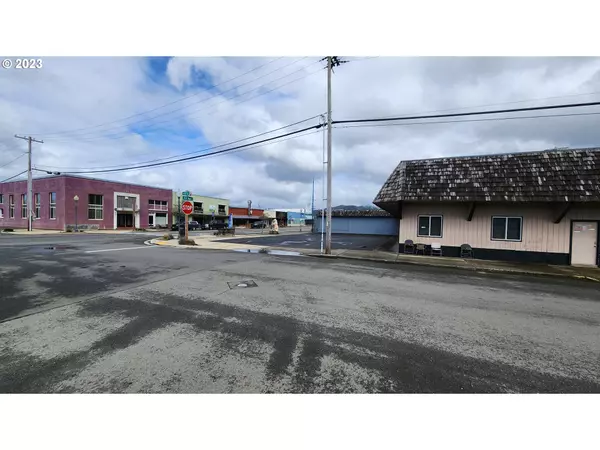 Reedsport, OR 97467,470 FIR AVE