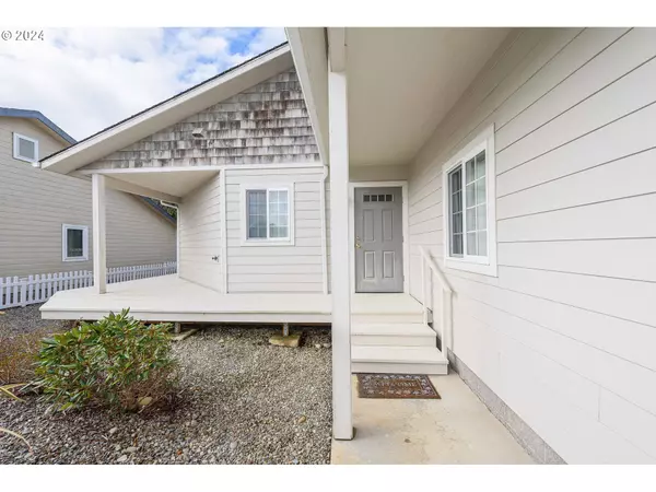 Bandon, OR 97411,3136 PERIWINKLE LN