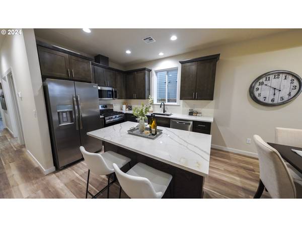 2397 W 10th AVE, Junction City, OR 97448