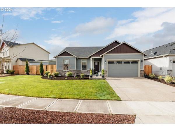 1233 DAYLILY ST, Woodburn, OR 97071