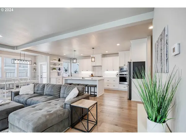 1560 ALSEA DR, Eugene, OR 97408