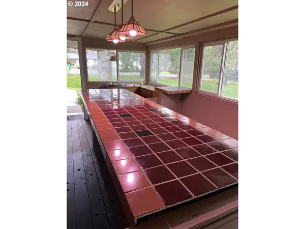 Grants Pass, OR 97527,960 MAYFAIR LN