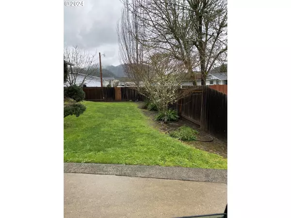 Myrtle Creek, OR 97457,210 SE ELIZABETHS CT