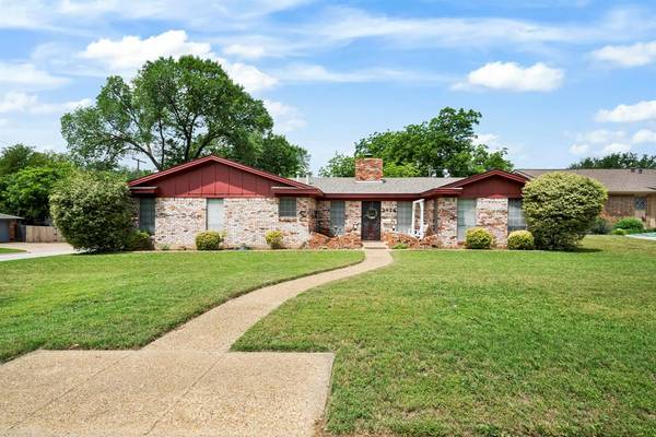 3824 Twilight Drive S, Benbrook, TX 76116