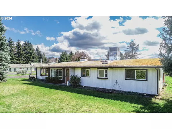 1465 TUCKER RD, Hood River, OR 97031