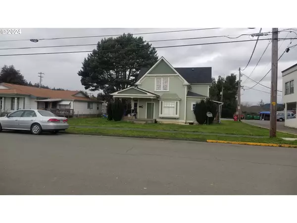 Myrtle Point, OR 97458,619 ASH ST