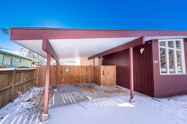 Calgary, AB T3E 1L9,2307 54 AVE SW