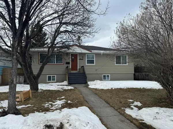 Calgary, AB T2K 0G9,215 41 AVE NW