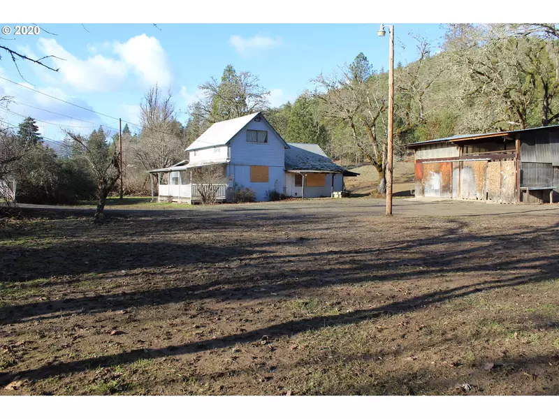 2735 CANYONVILLE-RIDDLE RD, Riddle, OR 97469