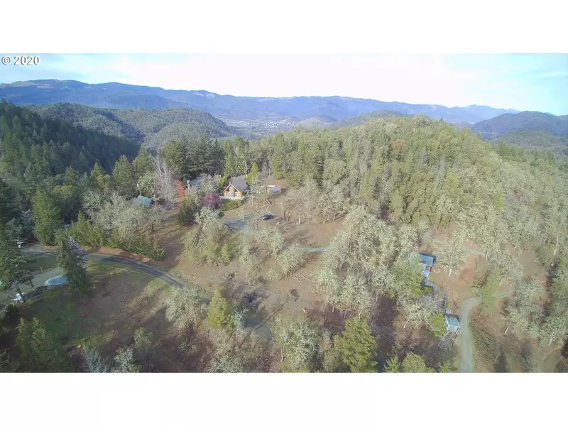 559 THOMPSON RD, Riddle, OR 97469