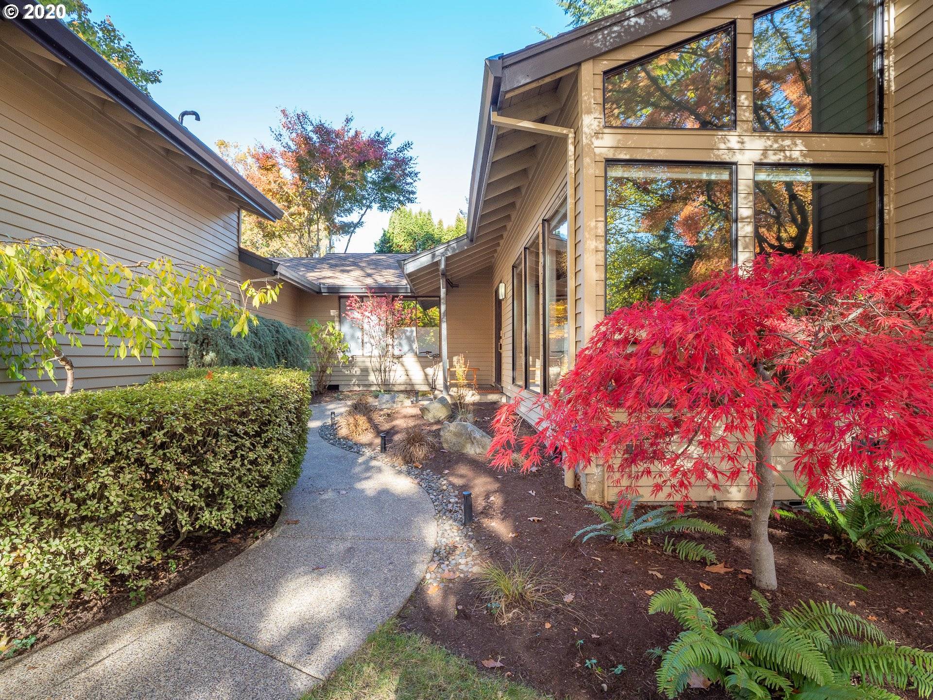 Lake Oswego, OR 97034,619 CLARA CT