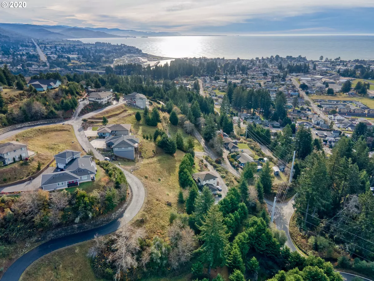 Brookings, OR 97415,6898 PACIFIC TERRACE LOOP