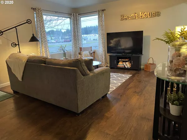 Coos Bay, OR 97420,993 SALMON AVE