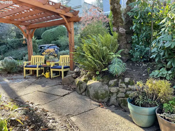 Portland, OR 97219,7624 S FULTON PARK PL