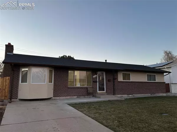 1643 Lynwood LN, Pueblo, CO 81005