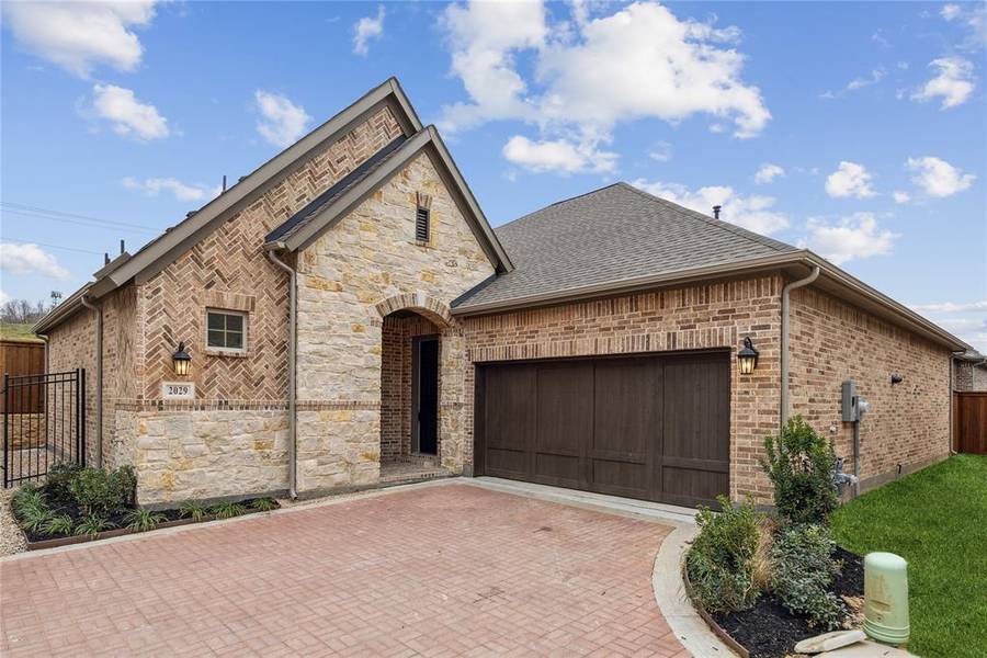 2029 Spotted Fawn Drive, Arlington, TX 76005