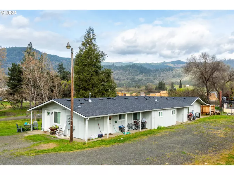 625 E FIFTH AVE, Riddle, OR 97469