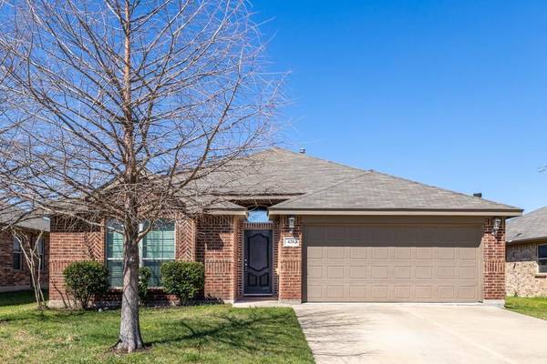 420 Brookhollow Lane, Saginaw, TX 76131