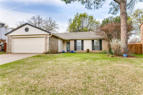 608 Heather Wood Drive, Grapevine, TX 76051