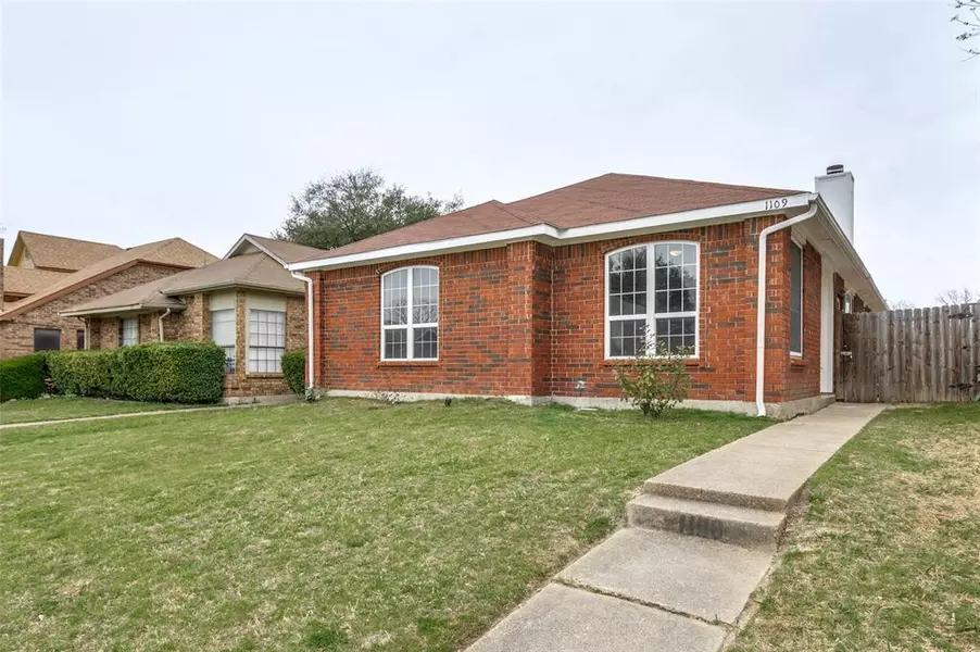 1109 Southpointe Drive, Desoto, TX 75115