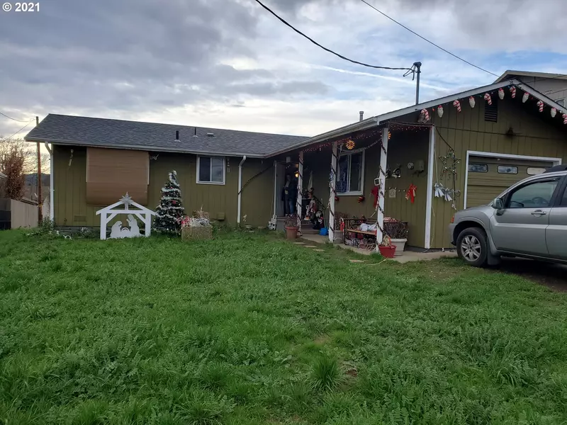 231 SE GRAPE AVE, Winston, OR 97496