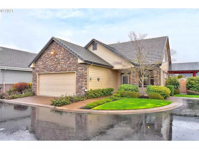 2097 LAKE WIND DR, Eugene, OR 97408