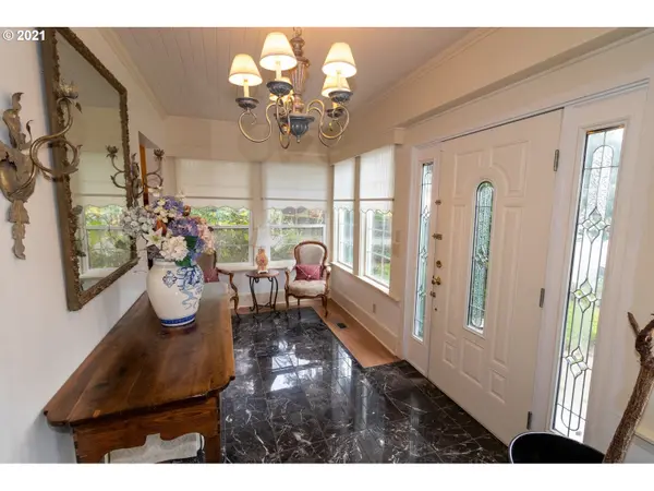 1089 1ST ST, Florence, OR 97439