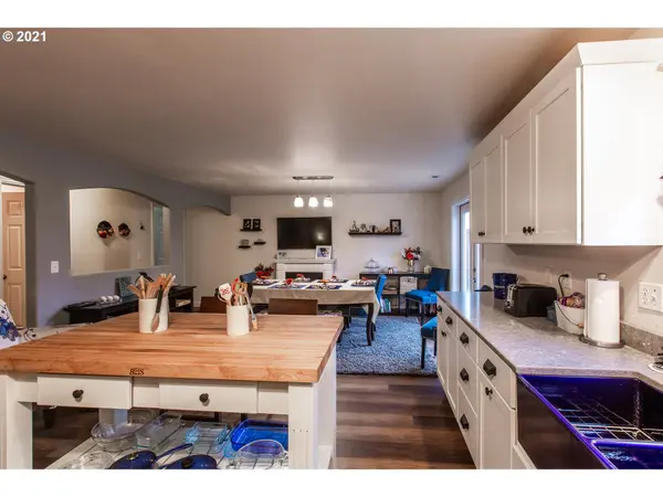 Springfield, OR 97478,907 S 32ND PL