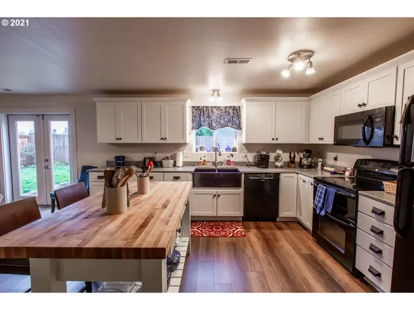 Springfield, OR 97478,907 S 32ND PL