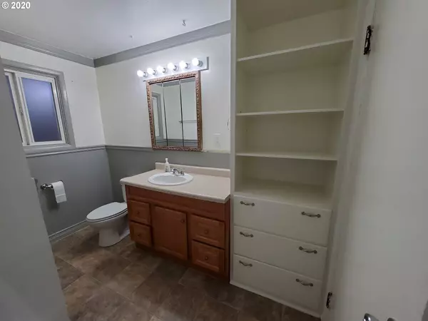 Springfield, OR 97477,1625 J ST