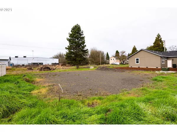 E 2nd AVE, Junction City, OR 97448