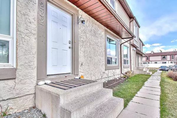 Calgary, AB T2J 6M5,232 Deerpoint SE