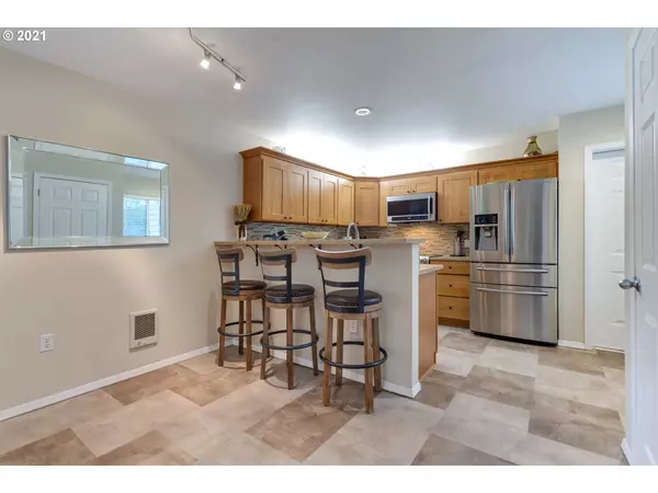 Lake Oswego, OR 97035,5225 JEAN RD #510