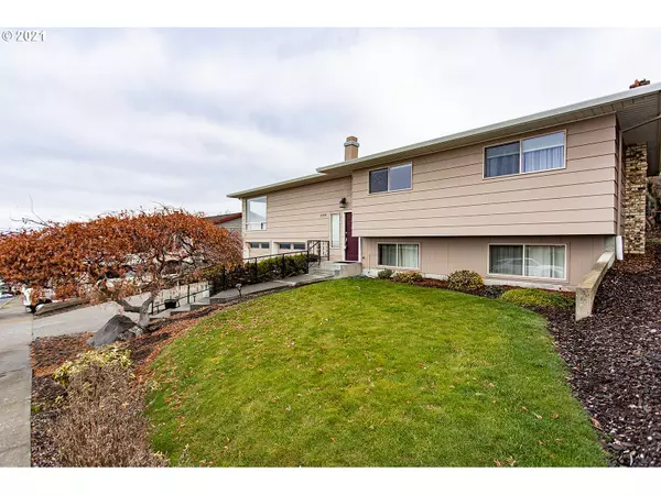 The Dalles, OR 97058,2108 VIEW CT