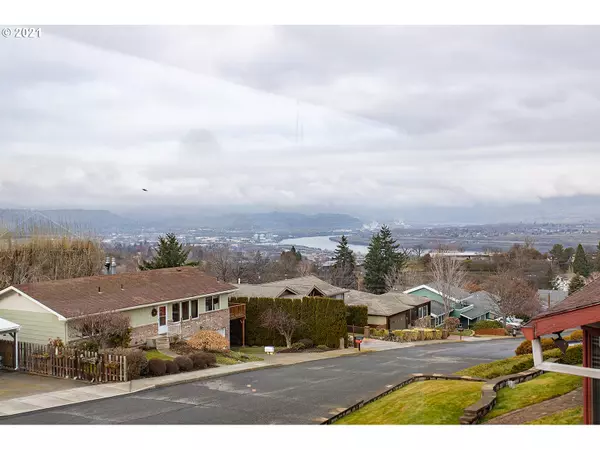 The Dalles, OR 97058,2108 VIEW CT