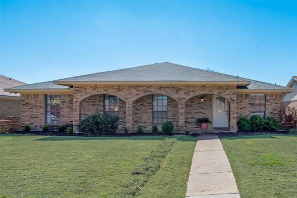 4214 Lynnwood Drive,  Rowlett,  TX 75088